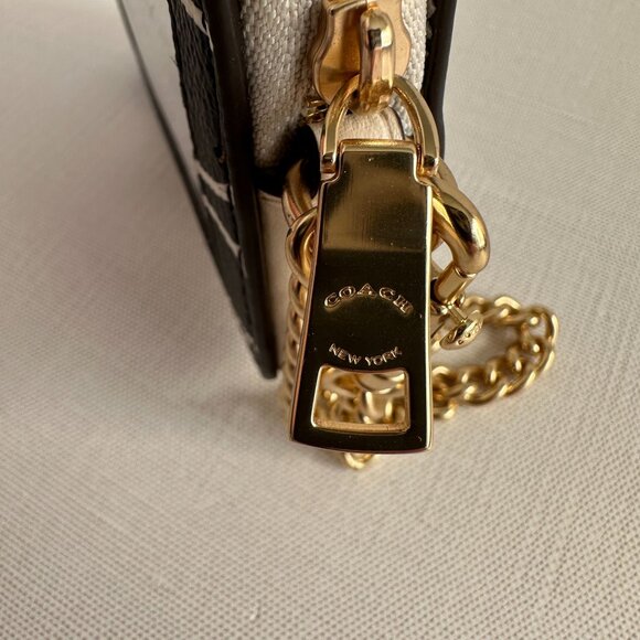 Coach Zip Card Case In Signature Canvas - Picture 2 of 14